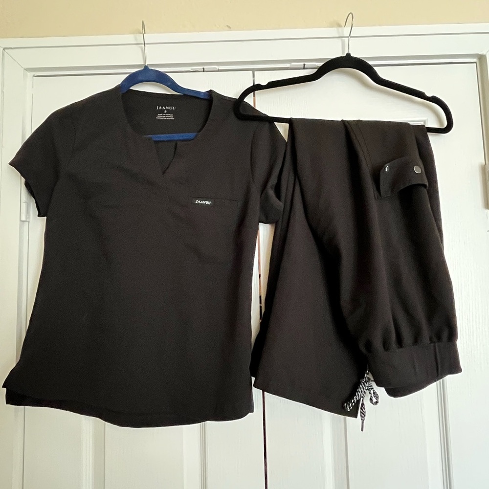 Jaanuu Black Scrub Set